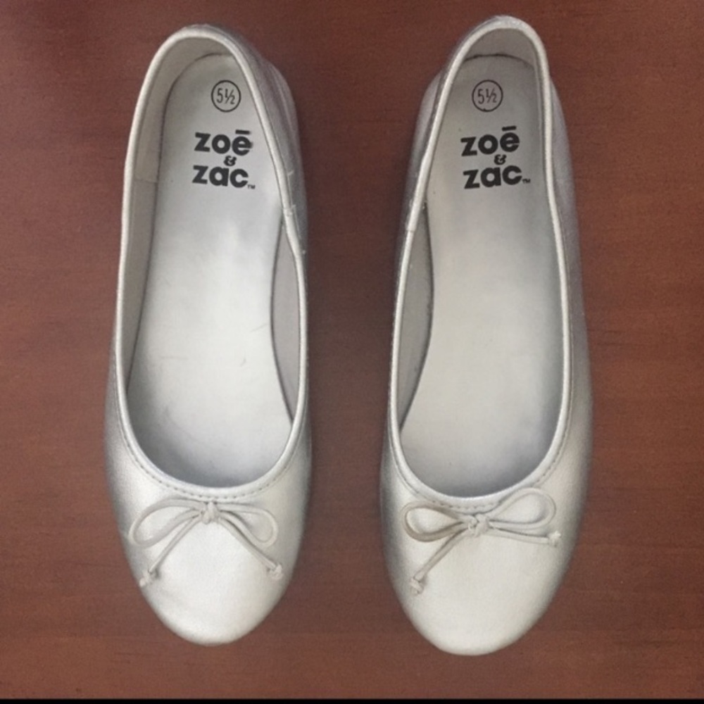 🛍 Silver Flats by Zoe & Zac